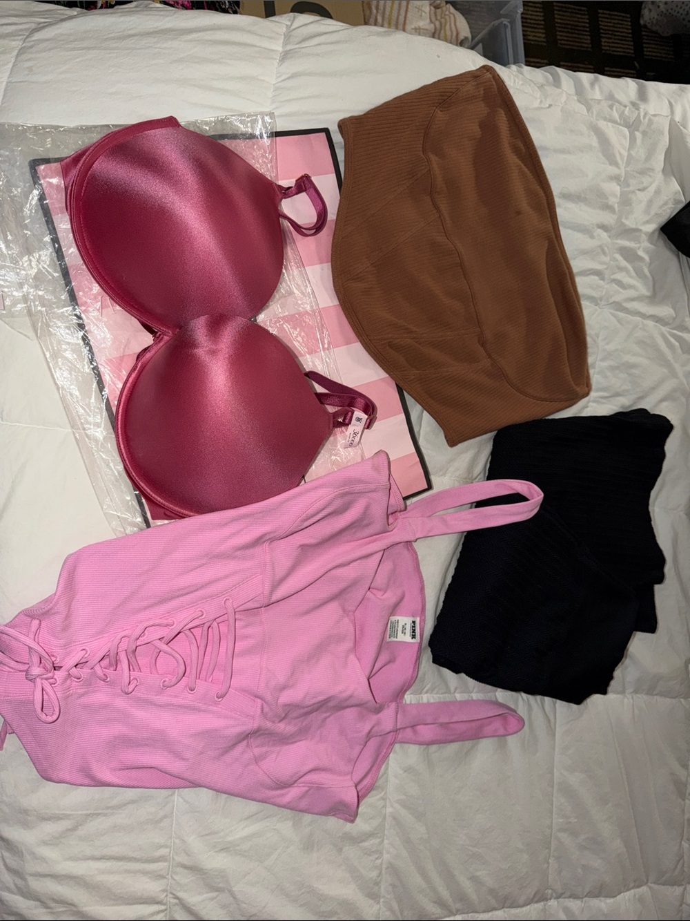 VS/PINK 4 PC BUNDLE NWT 36DDD BOMBSHELL BRA. L/XL.